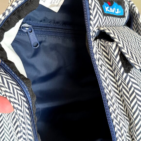 Kavu Rope Bag Chevron Shore 14" x 9.5" Chevron Sling Shoulder Bag - Picture 8 of 12